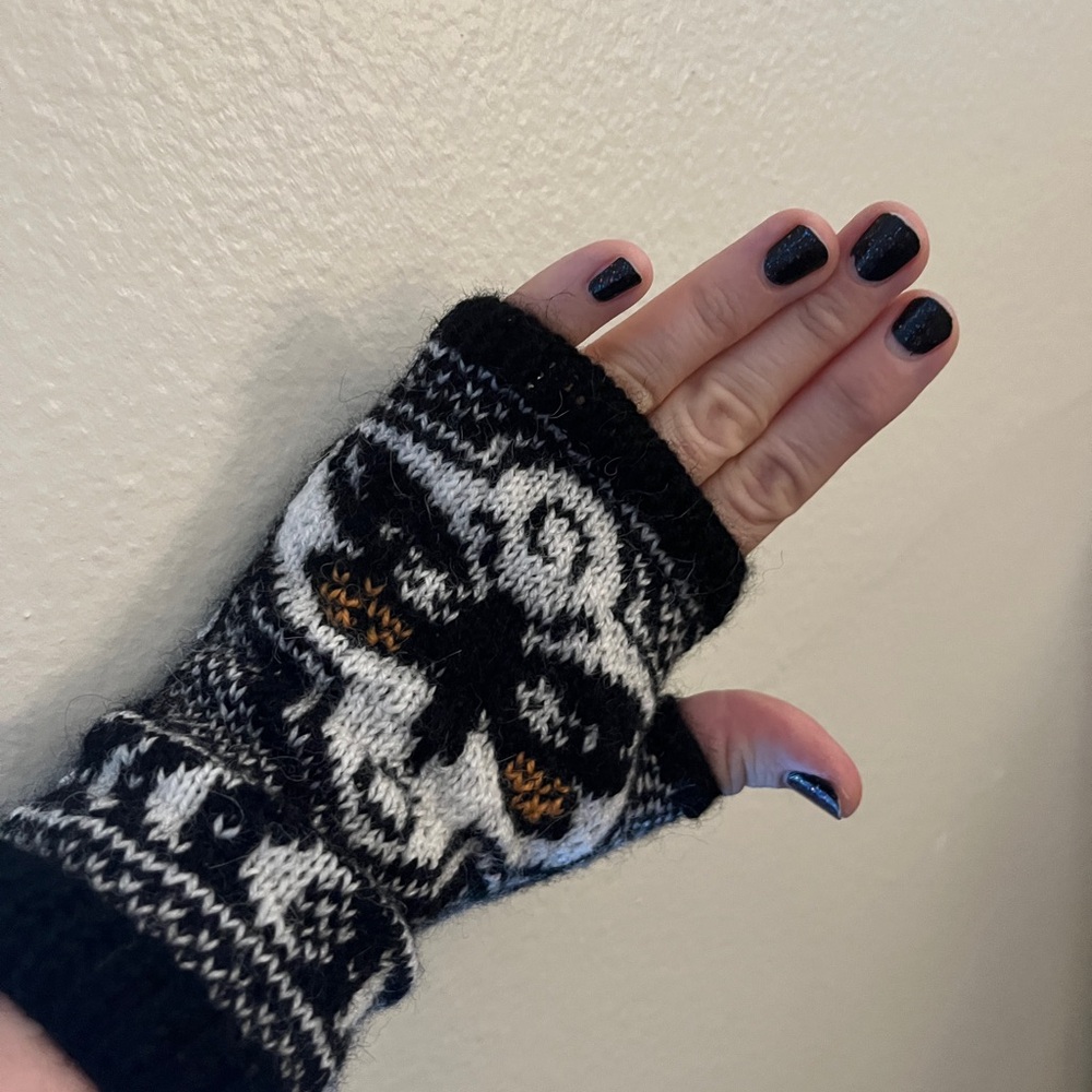 Black and White Knit Fingerless Gloves size S-L - Picture 3 of 3